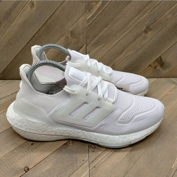 Adidas UltraBoost 22‎ Triple White Running Shoes Womens Size 7.5 White Sneakers - Picture 3 of 9